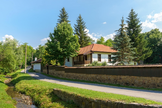 Къща за гости в село Яковци